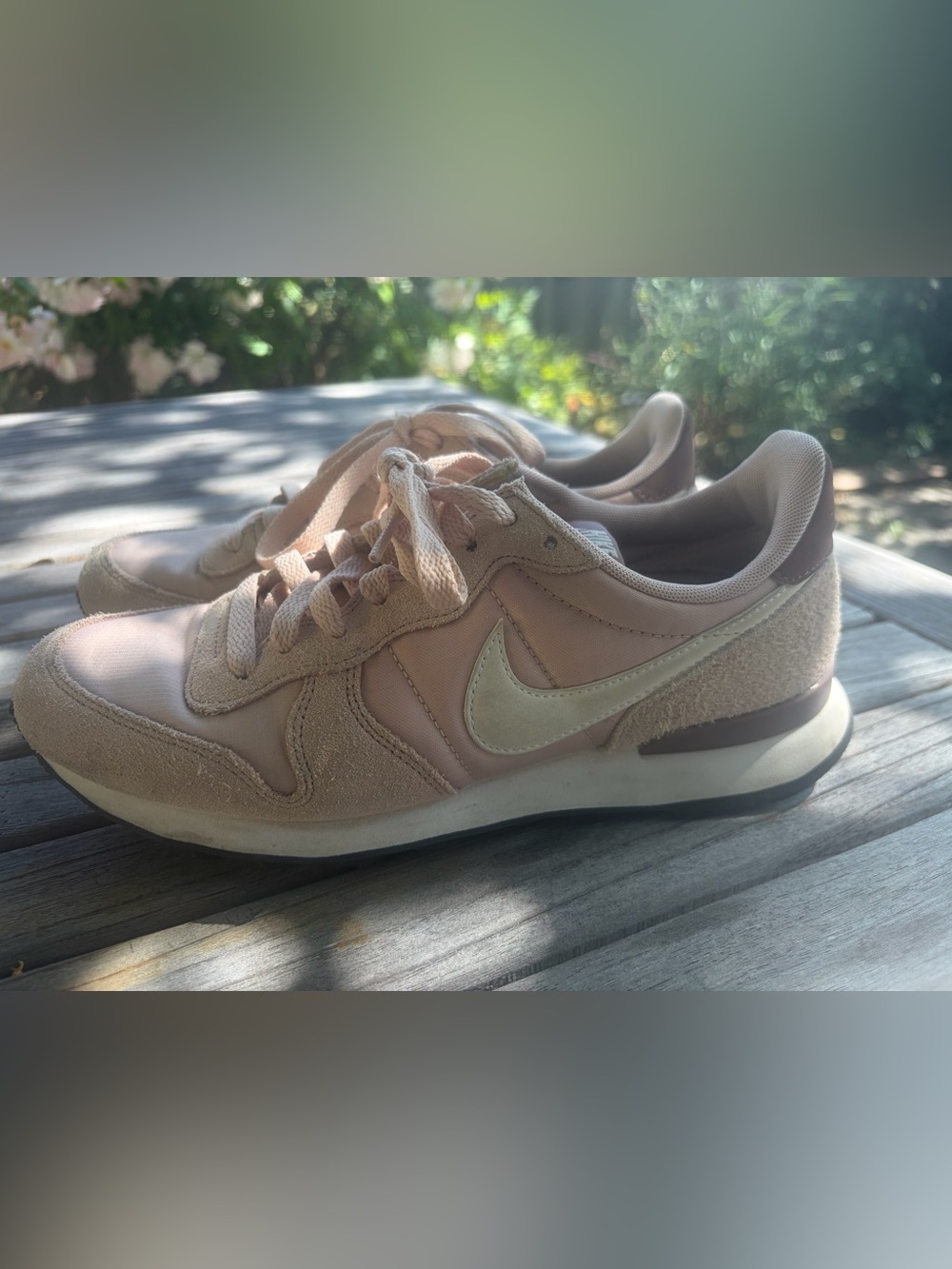 Nike Internationalist Pink Sneakers